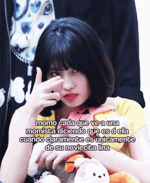 momo cada que ve a una momista diciendo que es d ella cuando claramente es unicamente de su noviecita lina