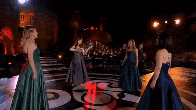 On Stage Performers GIF - On Stage Performers Artists GIFs