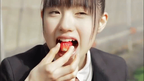 Eat Strawberry GIF - Eat Strawberry Muto Ayami GIFs