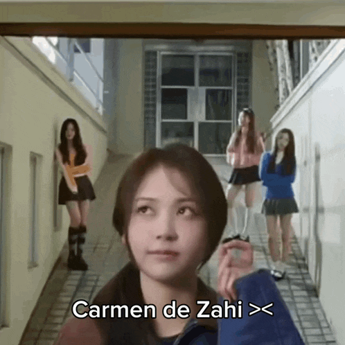 a group of girls are standing in a hallway with the caption carmen de zahi