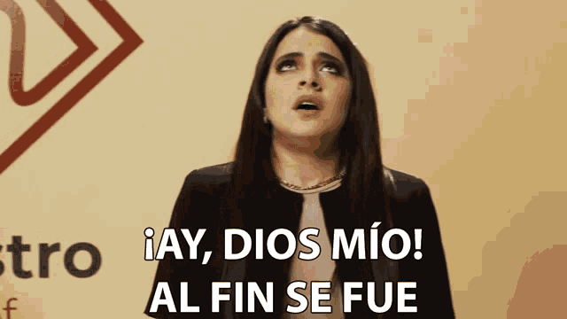 a woman says " ay dios mio al fin se fue "