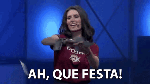 a woman in a red shirt with the words ah que festa on it