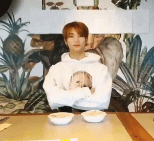 Arms Crossed GIF - Arms Crossed Hyunjin GIFs
