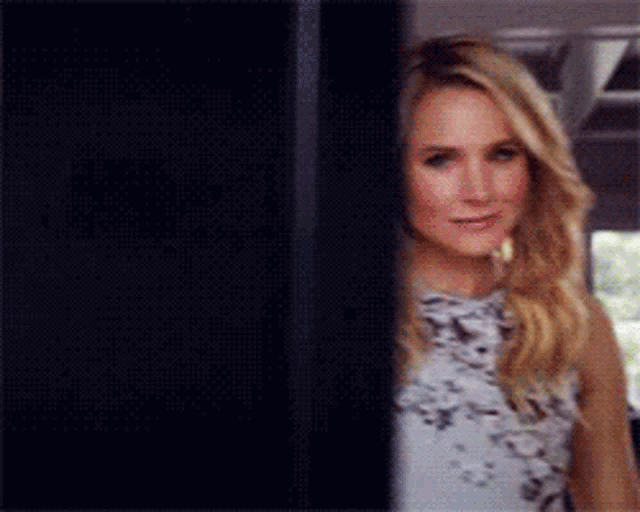 How You Doing Sup GIF - How You Doing Sup Kristen Bell GIFs