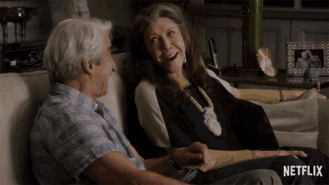 Laughing Grace And Frankie GIF - Laughing Grace And Frankie Season1 GIFs