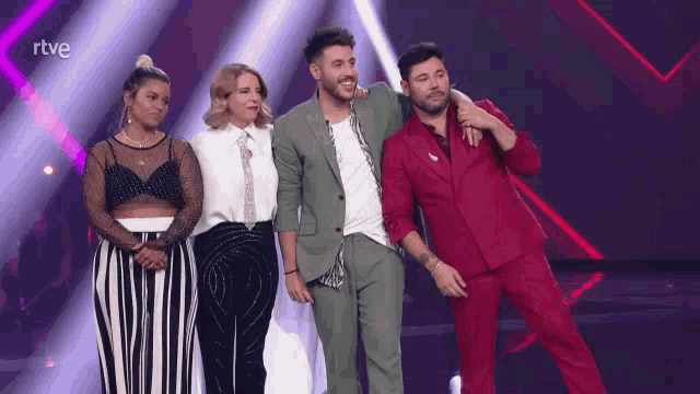 a group of people standing on a stage with the letters rtve on the bottom
