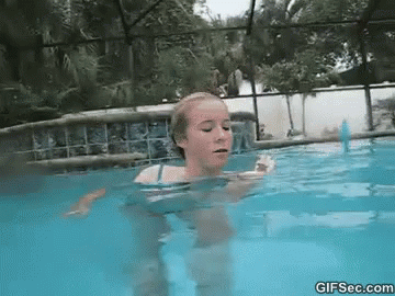 Lizard Jumps On Girl'S Nose While She Swims GIF - Lizard Swimming Lizard Swim GIFs