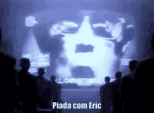 a group of people looking at a screen that says piada com eric on it