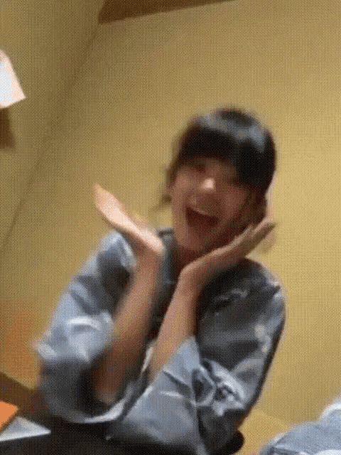 Bnk48 Wee GIF - Bnk48 Wee Happy GIFs