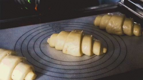 Sweet Carbs Croissant GIF - Sweet Carbs Croissant Remicone GIFs