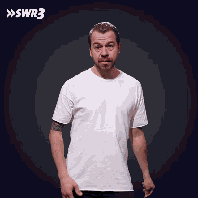 a man in a white t-shirt is making a funny face in front of swr3