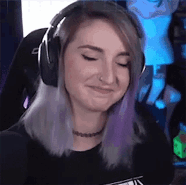 Nodding Helloiamkate GIF - Nodding Helloiamkate Queens Gaming Collective GIFs