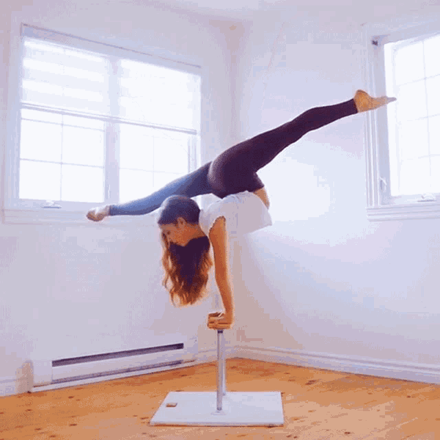 Handstand Flexible GIF - Handstand Flexible Flexibility GIFs