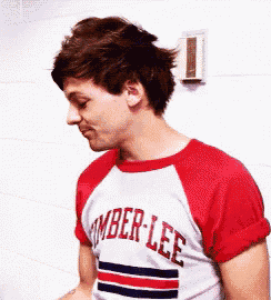 a young man wearing a red and white t-shirt with the word amber lee on it