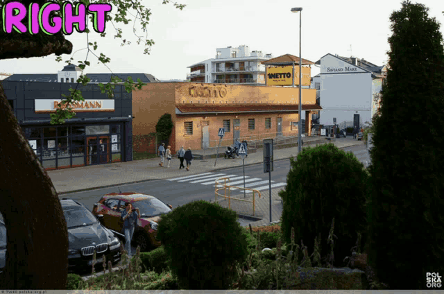 a street scene with a sign that says right