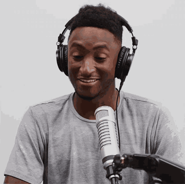 Nodding Marques Brownlee GIF - Nodding Marques Brownlee Yes GIFs