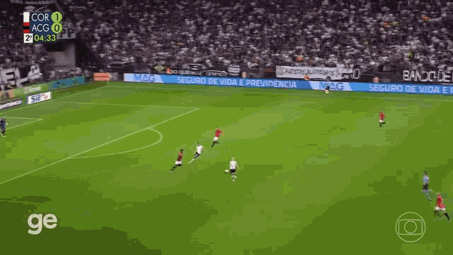 a soccer game is being played in a stadium with a banner behind the goal that says " avios da fiel "