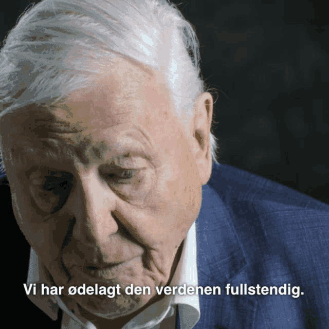 an older man in a blue suit with the words vi har odeligt den verdenen fullstandig below him