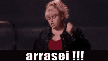 a woman is standing in front of a sign that says arrasei .