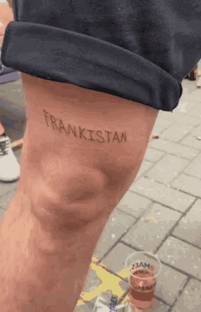 a person has a tattoo on their knee that reads frankistan
