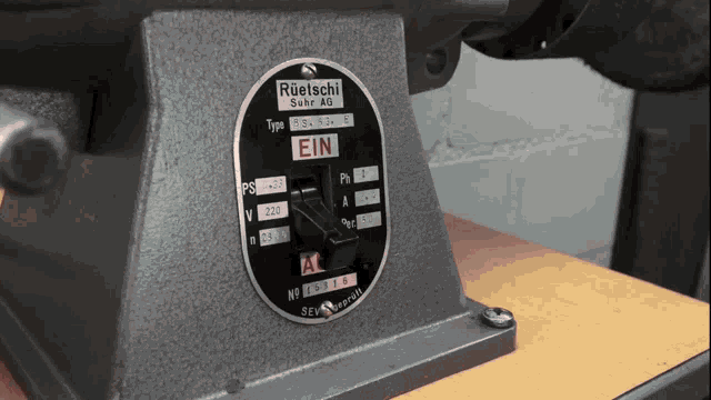 a machine has a label on it that says ruelschi