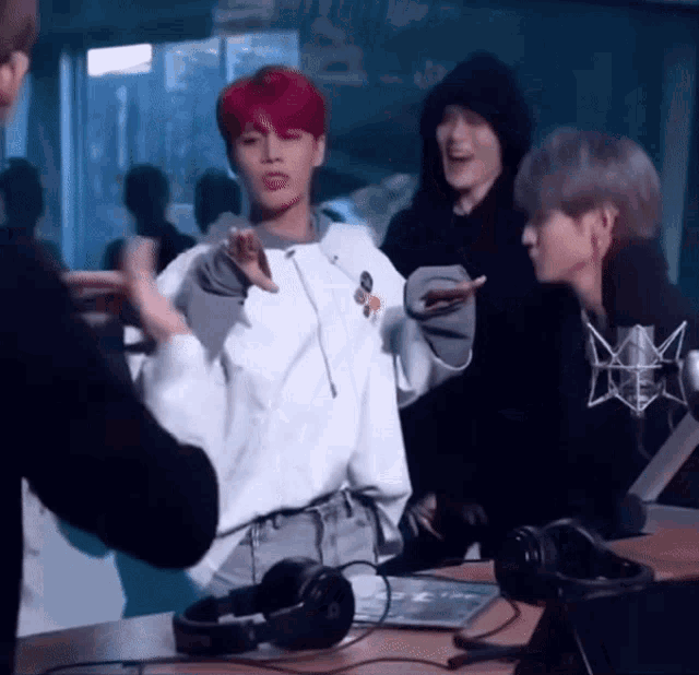 Taeildancing GIF