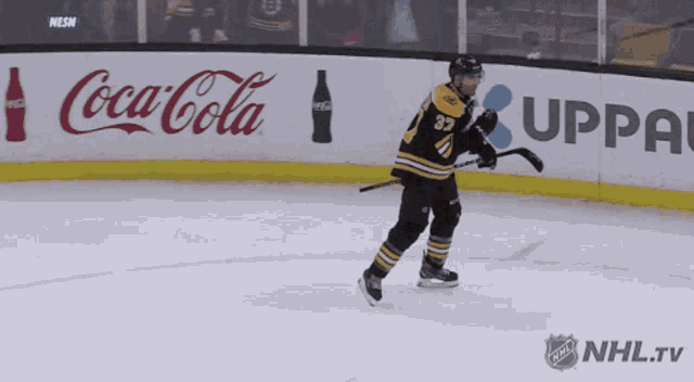 a hockey player with the number 32 on his jersey