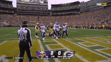 a football game between the vikings and the packers