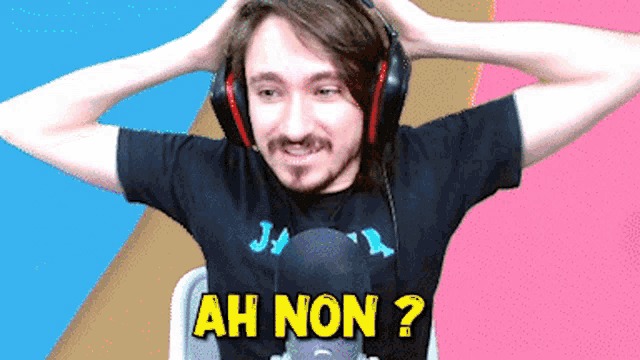 a man wearing headphones and a black shirt says ah non ?