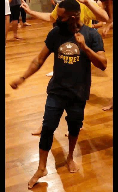 a man wearing a black shirt that says hero rei