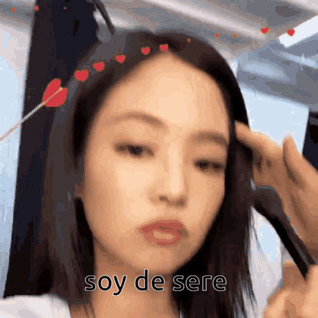 a close up of a woman 's face with the words soy de sere in the corner