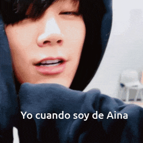 a close up of a person 's face with the words yo cuando soy de aina