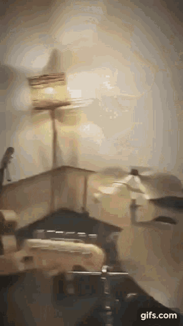 a blurry picture of a lamp and a ceiling fan