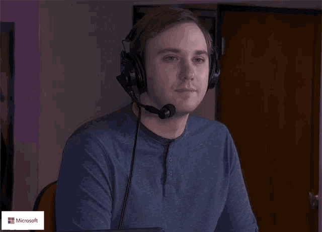 Giggle Michael Fisher GIF - Giggle Michael Fisher Esports College Career And Pathways GIFs