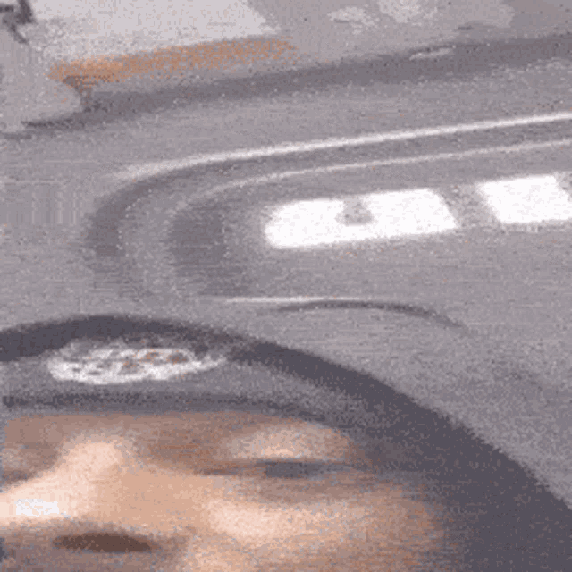 a blurry picture of a person wearing a hat that says ' sdc ' on it