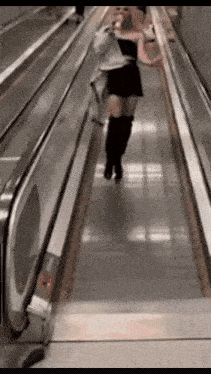 All The Hot Girls Walk Like This GIF - All The Hot Girls Walk Like This GIFs