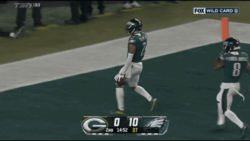 a football game between the eagles and the green bay packers on fox wild card