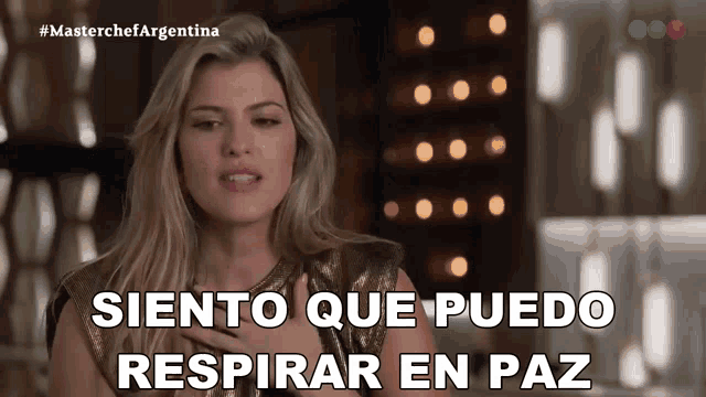 a woman says siento que puedo respirar en paz in spanish