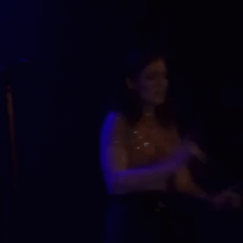 Lorde Shushing GIF - Lorde Shushing Writer In The Dark GIFs