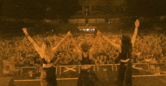 The Warning Rock Band Dpa Bowing To Crowd GIF - The Warning Rock Band Dpa Bowing To Crowd Dany Pau Ale Tw GIFs