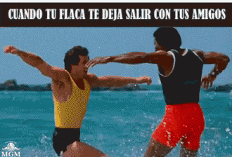 two men are fighting in the water with the words cuando tu flaca te deja salir con tus amigos above them