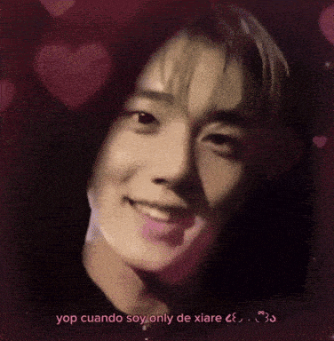 a close up of a person 's face with the words yop cuando soy only de xiare written below it