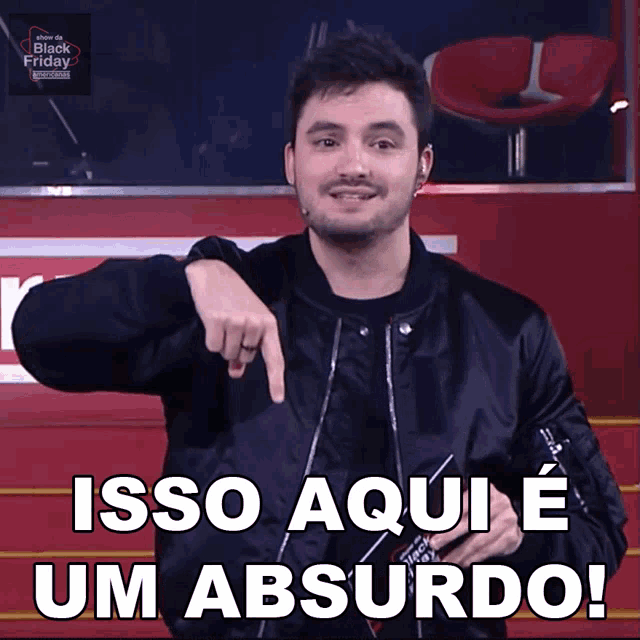a man in a black jacket is pointing at something with isso aqui e um absurdo written below him