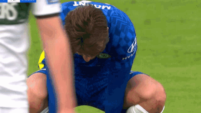 a soccer player wearing a blue jersey with the word mount on it