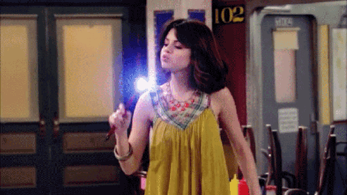 Alex Russo Selena Gomez GIF - Alex Russo Selena Gomez Wizards Of Waverly Place GIFs