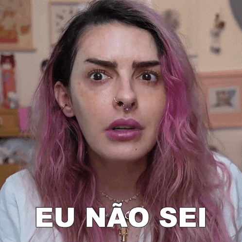 a woman with pink hair is making a funny face and says eu não sei