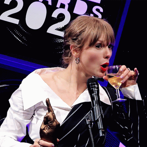 Taylor Swift Drinking GIF - Taylor Swift Drinking Sip GIFs