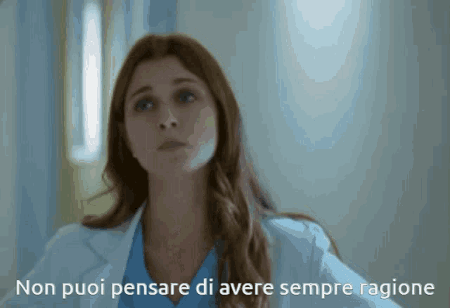 a woman in a lab coat with the words non puoi pensare di avere sempre ragione above her