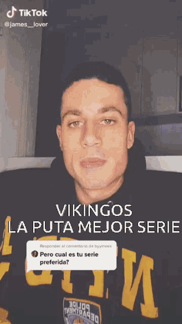 a man is making a funny face while wearing a hoodie that says vikingos la puta mejor serie on it .