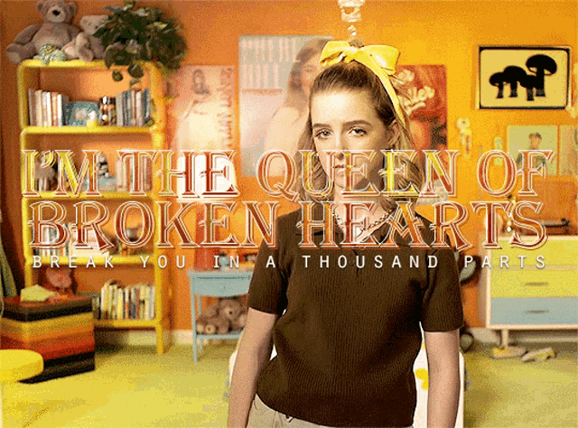 Im A Queen Of Broken Hearts GIF - Im A Queen Of Broken Hearts Blackbear GIFs
